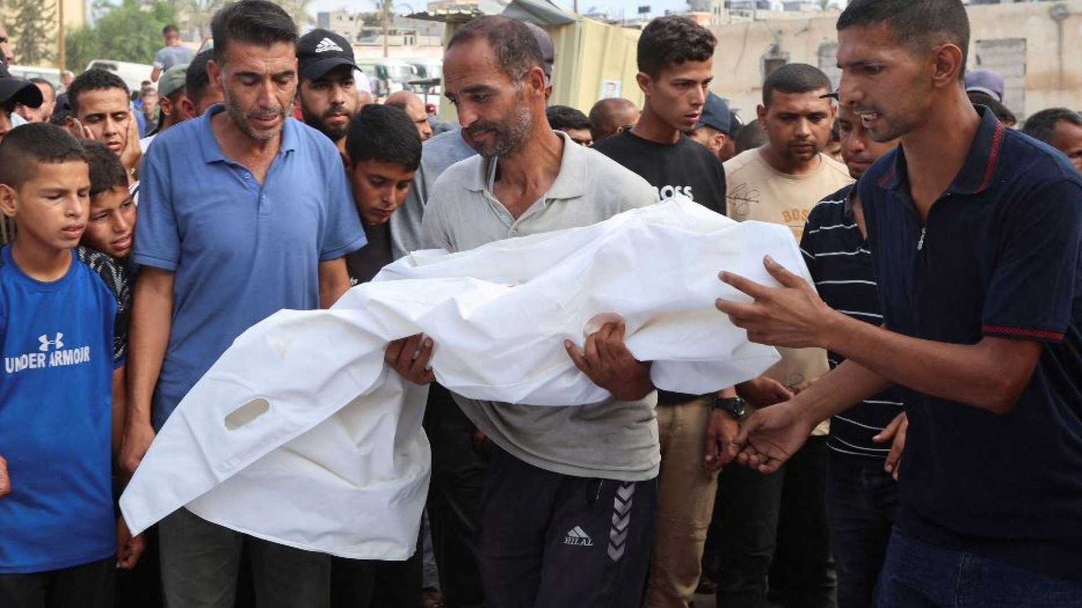 Non c'è tregua a Gaza: decine di morti per il pane
