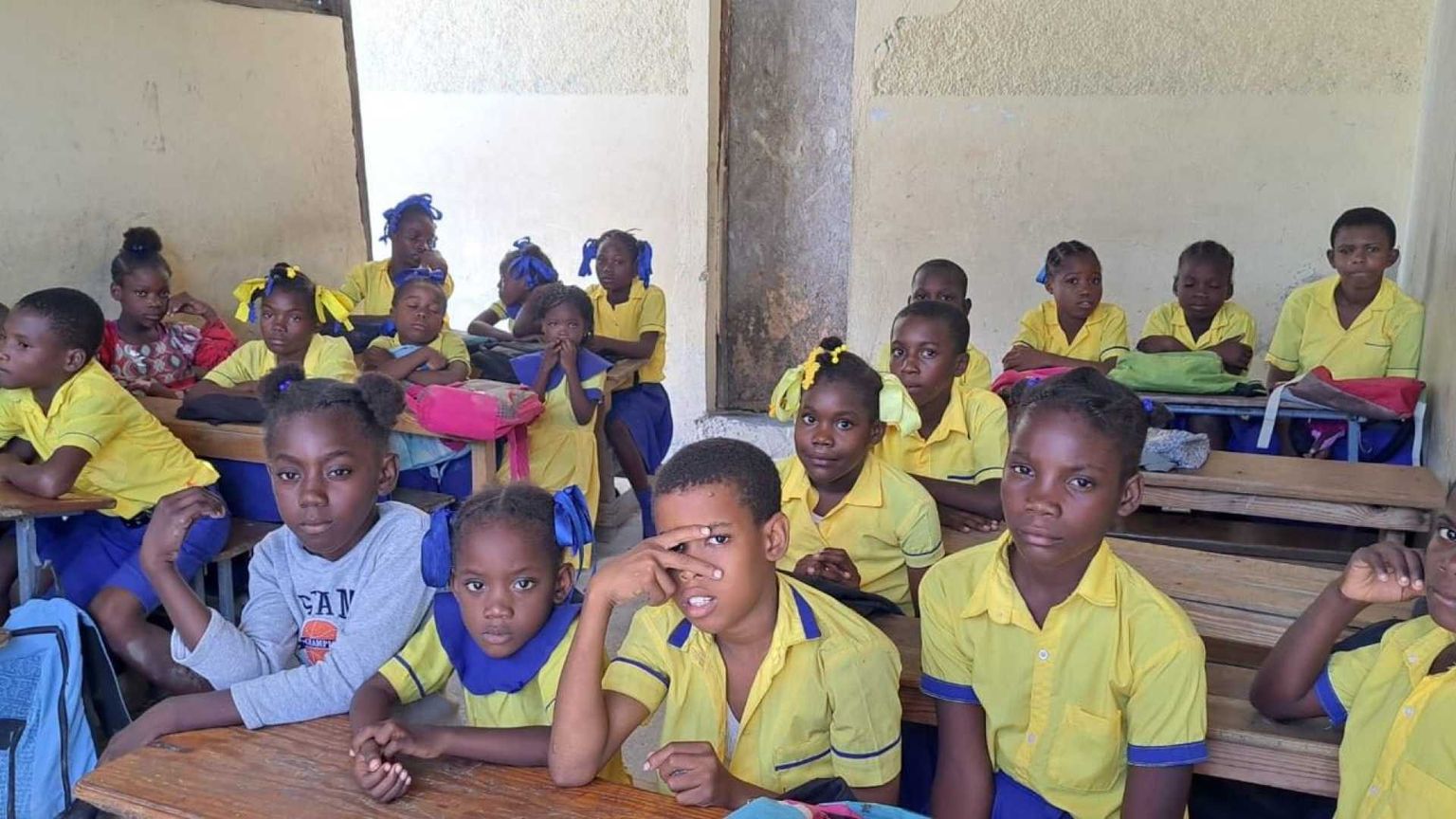 In aula per resistere alla guerra: il riscatto dei bimbi di Cité Soleil