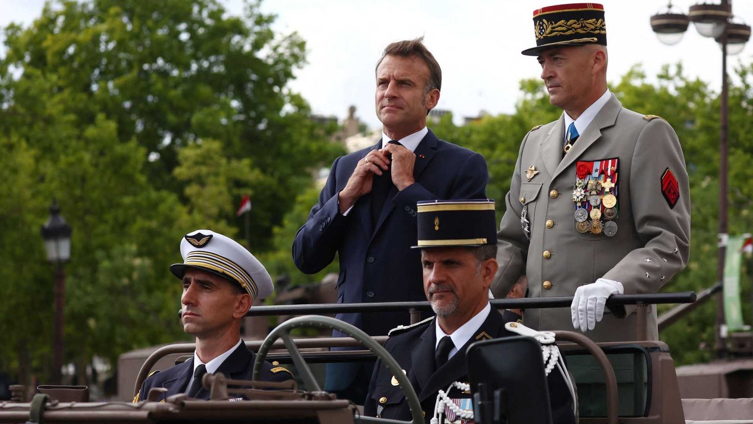 Il 14 luglio “marziale” di Macron: «La Francia è pronta a combattere»