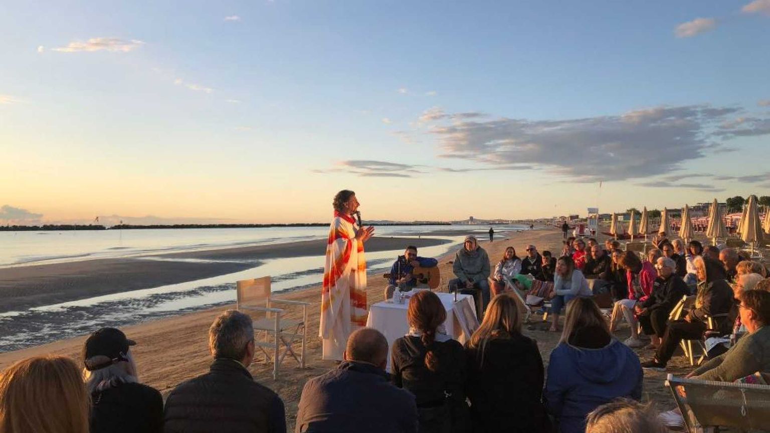 Come funziona la “pastorale sotto l'ombrellone” della Riviera romagnola