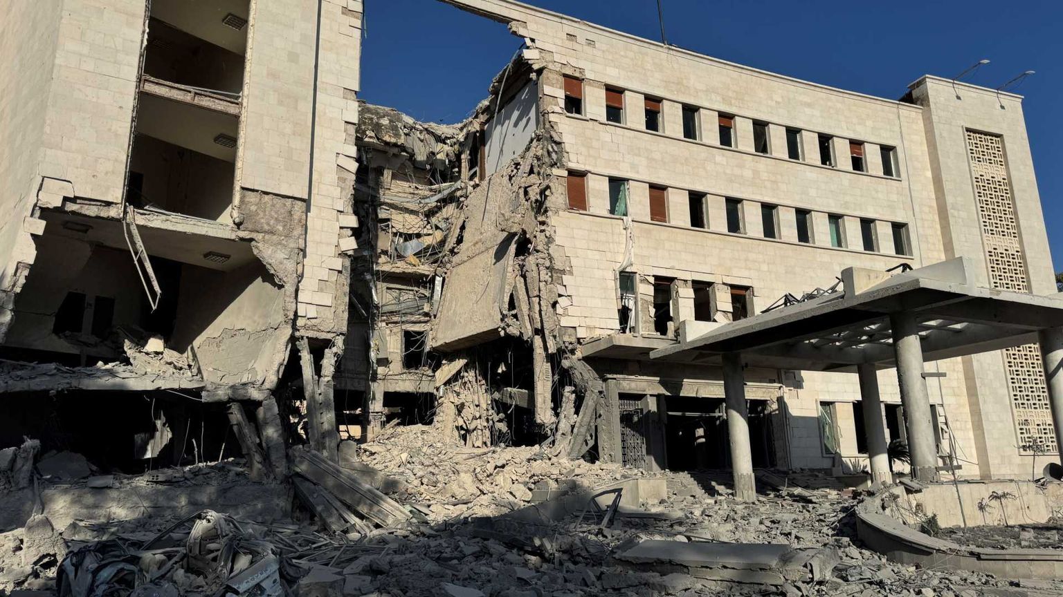 Israele ha bombardato Damasco: «Nella città dei drusi 300 morti»