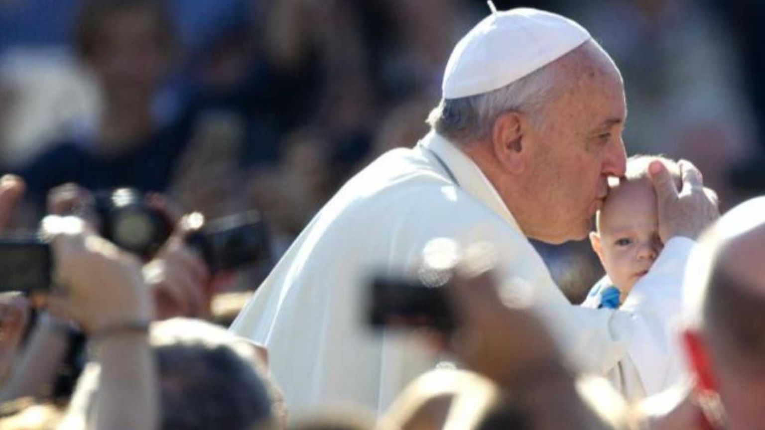 Fede, cuore e desiderio: perché Bergoglio è stato un Papa romantico