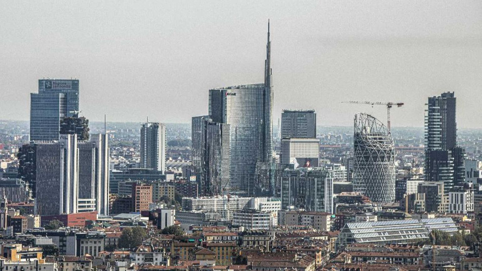 Milano a parte, in Italia la casa è un’emergenza. Qualcuno la vede?