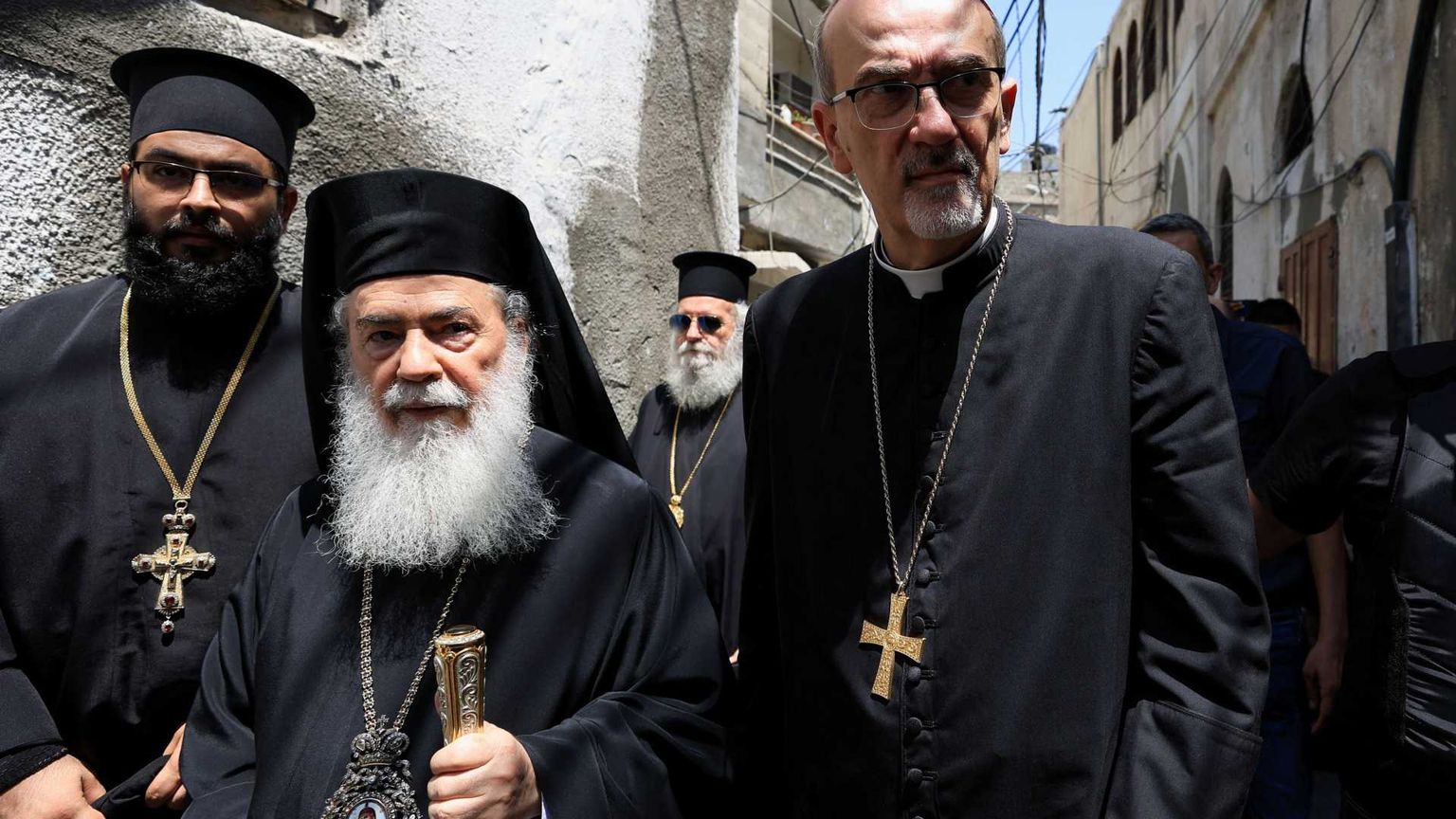 I due patriarchi nell'orrore della guerra: perché essere a Gaza è un dovere