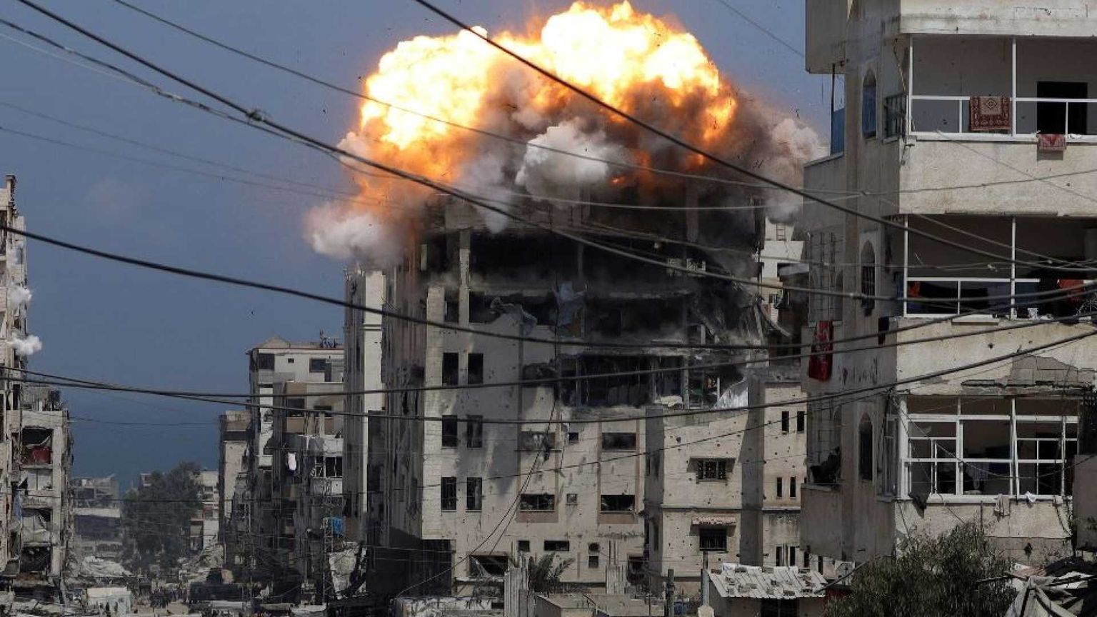 Nuove stragi a Gaza. Il Papa: «Basta barbarie»