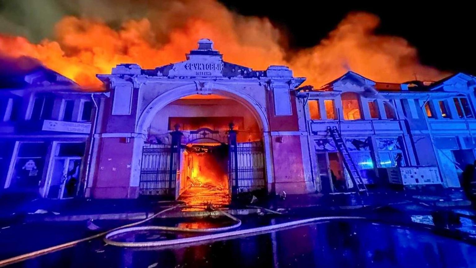 Odessa colpita al cuore: distrutto il mercato storico, compromesso il porto
