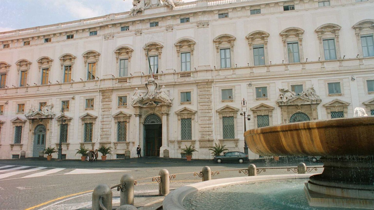 Per la Consulta è illegittimo il tetto agli stipendi dei dipendenti pubblici