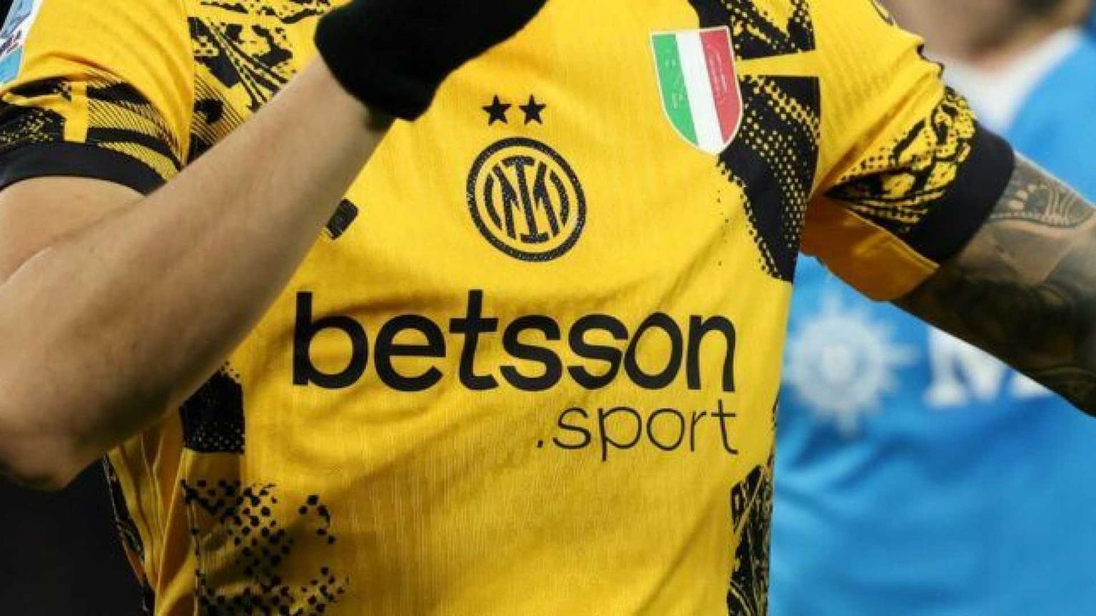 Le scommesse sul calcio sono fuori controllo: così si tradisce la Carta