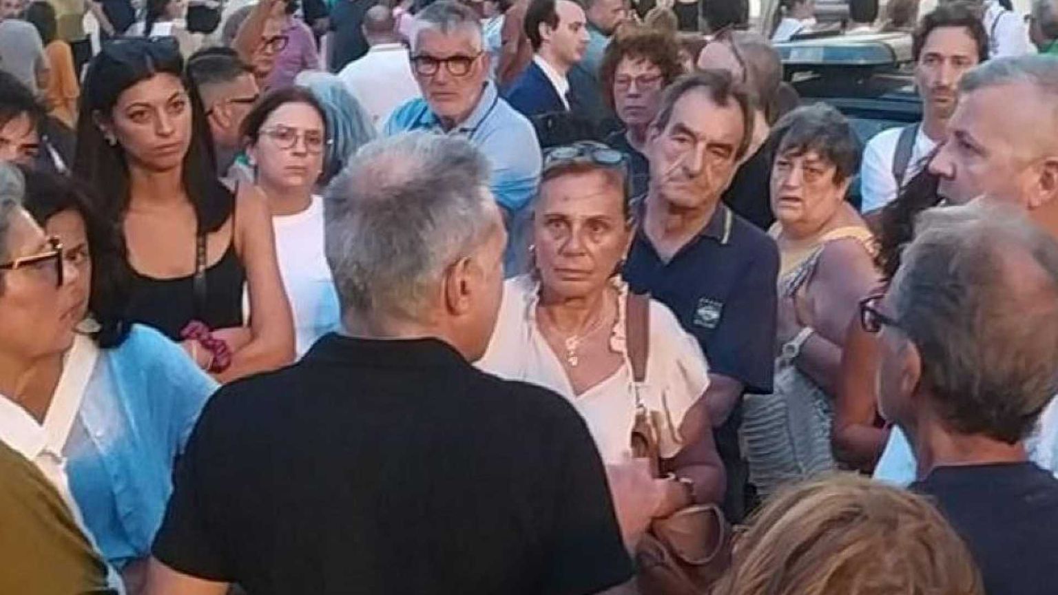 Taranto è più che mai divisa sull'Ilva. E il sindaco s'è dimesso