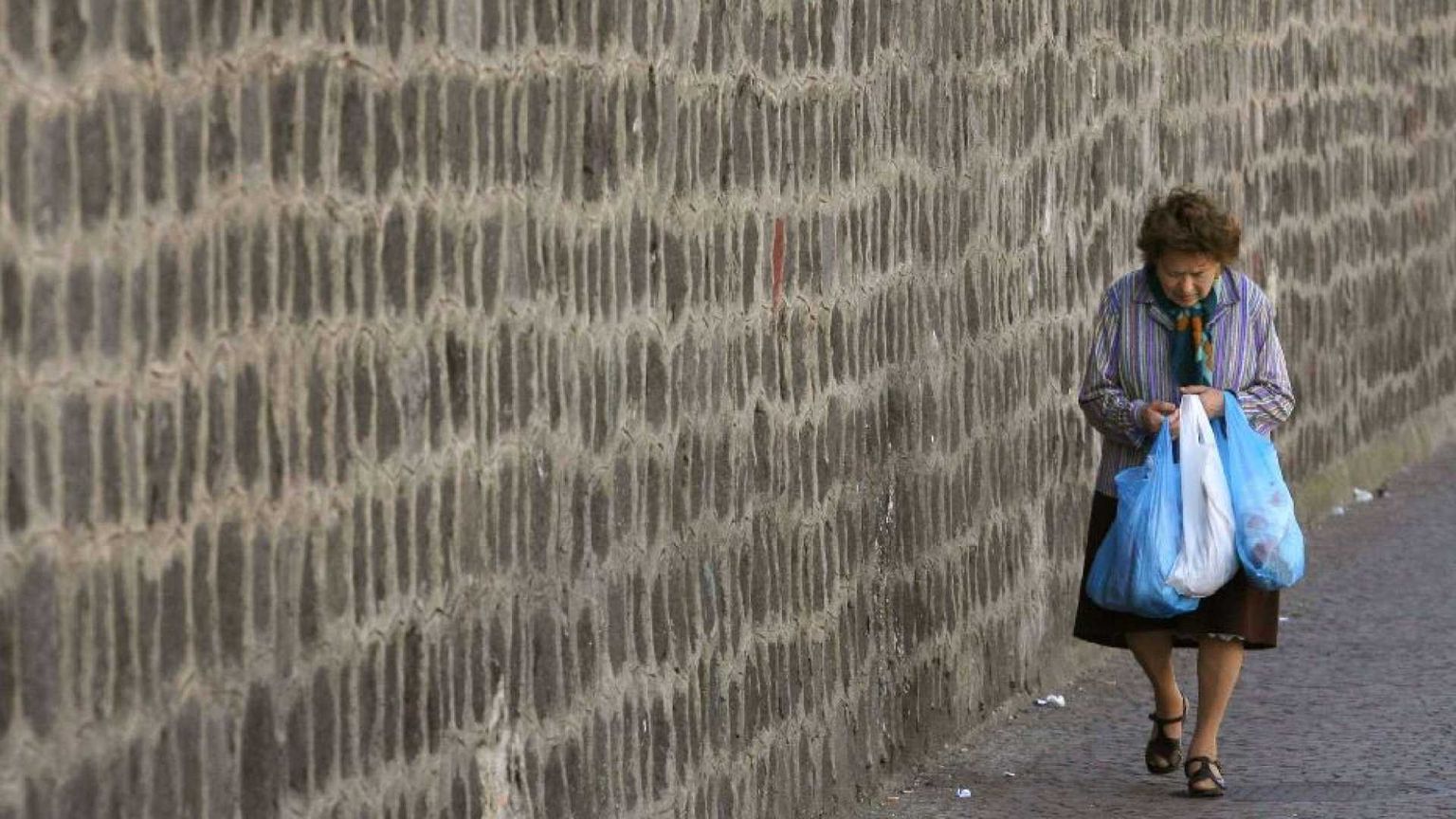 Invecchiamento, separazioni, pochi nati: Italia 2050, l'era della solitudine
