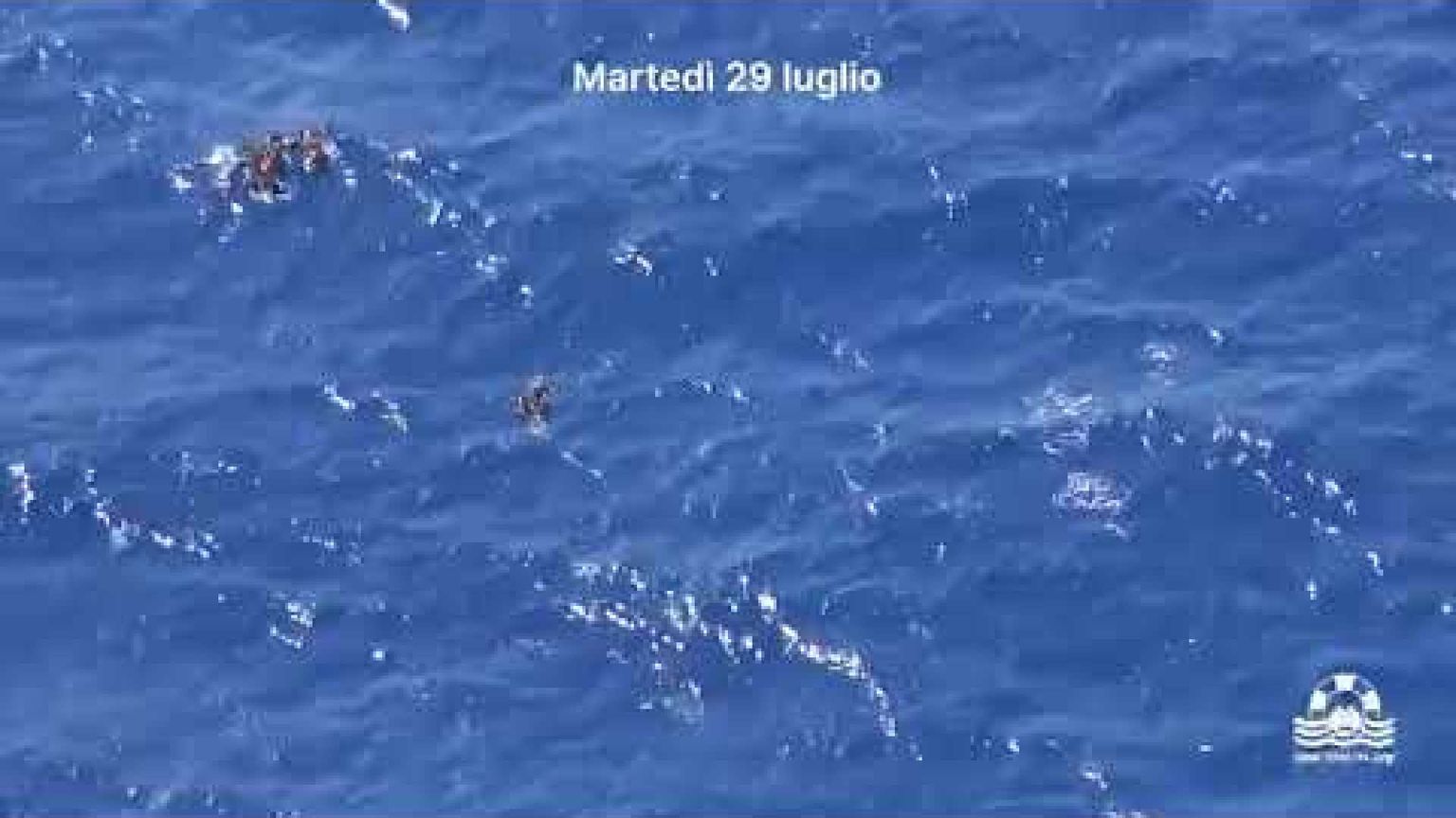 Due bimbi morti in un naufragio: «Nessuno è intervenuto per salvarli»
