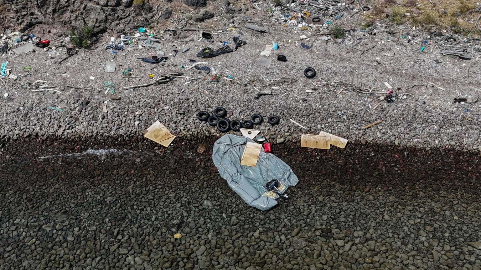 Si ribalta una barca: 68 i migranti morti