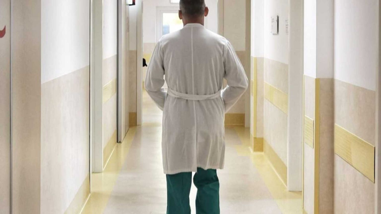Medici, cos'è lo "scudo penale" e perché è stato ancora rimandato