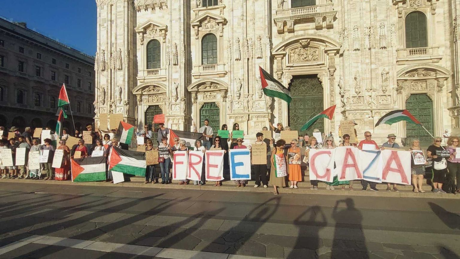 Un'ora al giorno, da giugno: il sit-in silenzioso per Gaza in Piazza Duomo