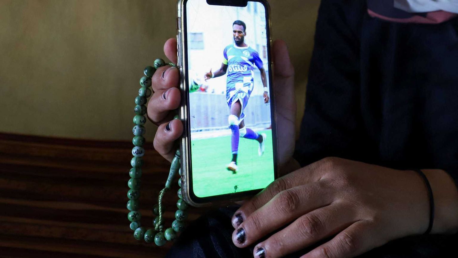 Il calciatore e il reporter uccisi: chi sono i due nuovi simboli palestinesi