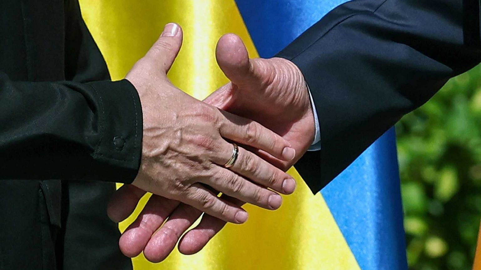 Il cessate il fuoco, poi un negoziato: il vertice alla prova del diritto