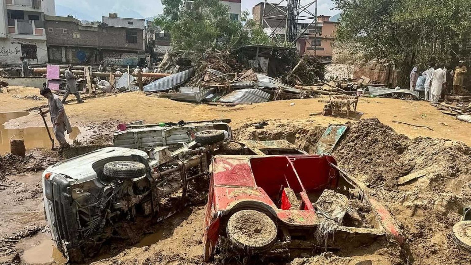 Alluvioni in Pakistan: i morti sono più di trecento