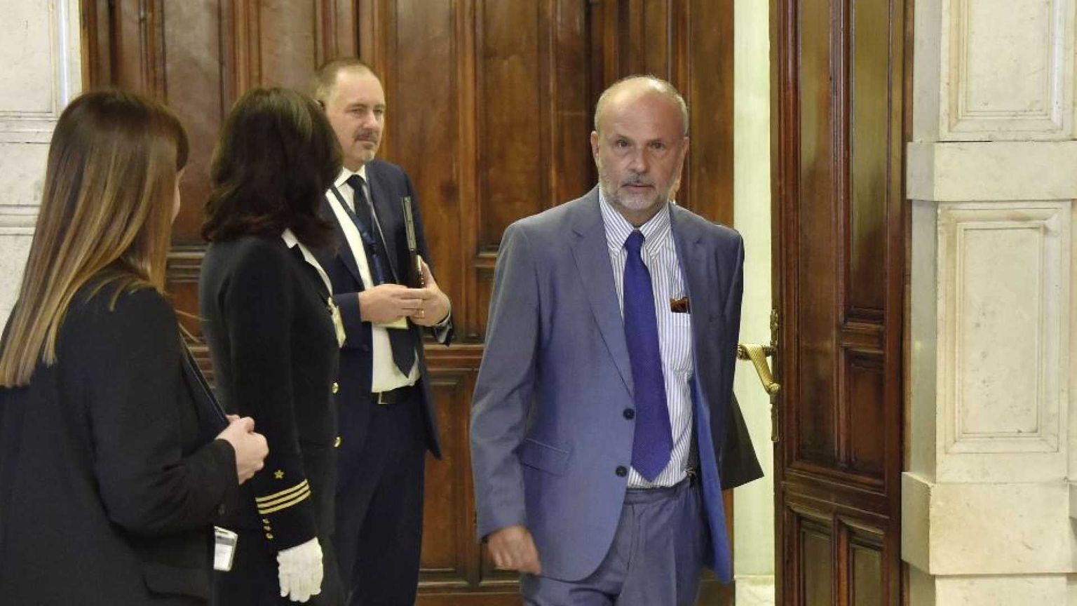 La marcia indietro del ministro Schillaci sui vaccini: stop al Gruppo tecnico