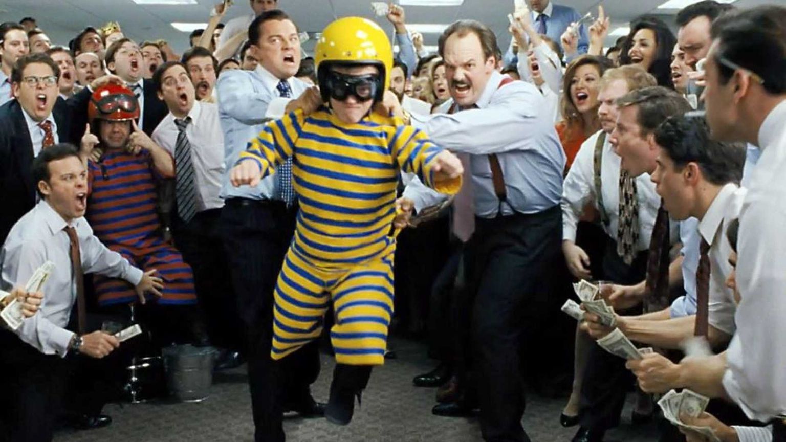 Feste e addii al celibato col nano ammanettato “in affitto”: ma perché?