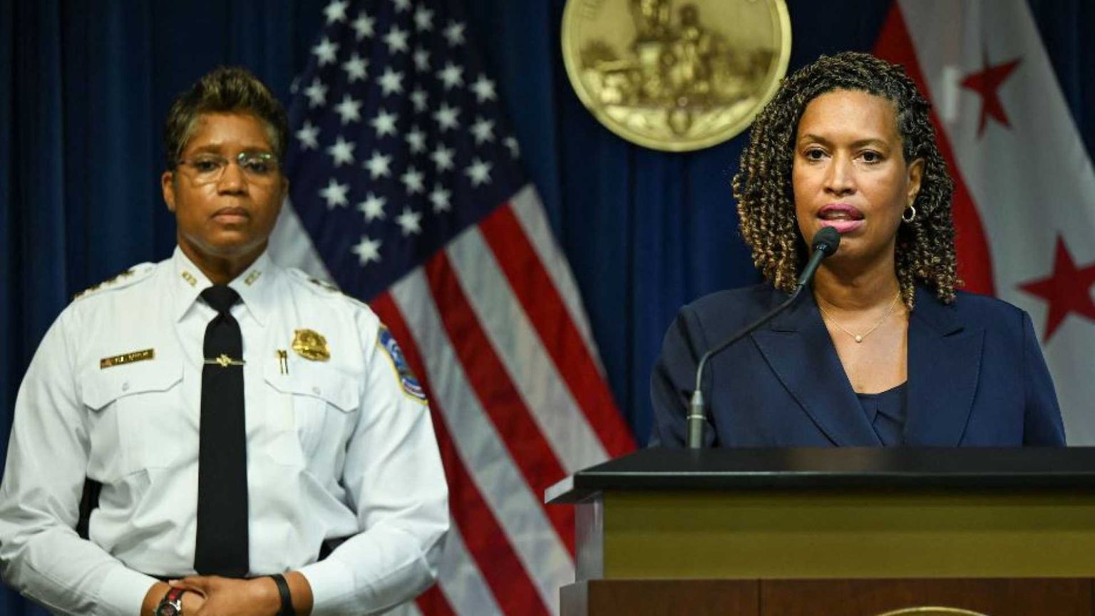 La Casa Bianca allenta la presa sulla polizia a Washington: la capa resta in sella