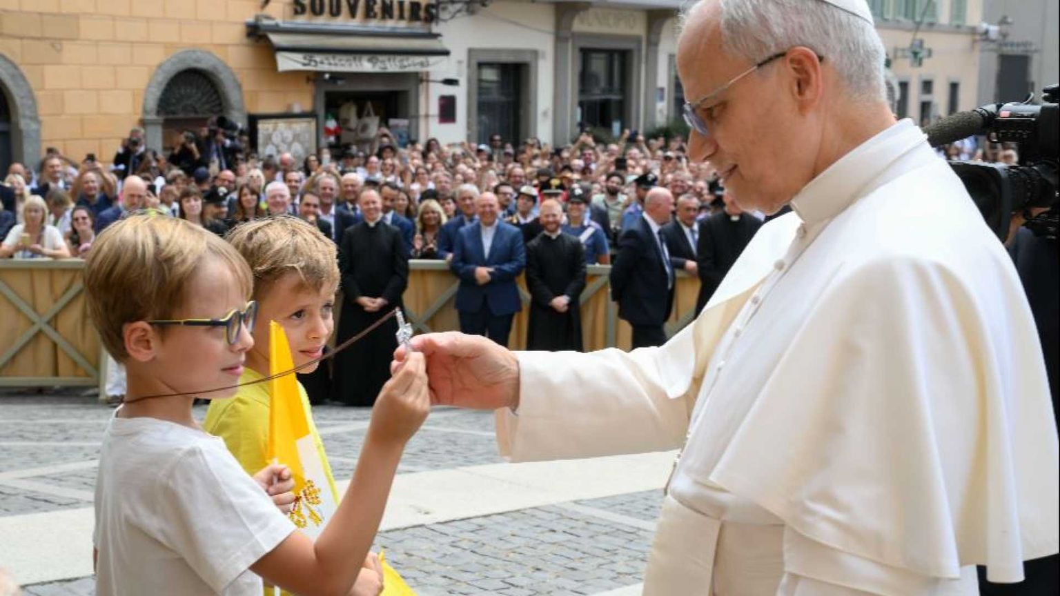 Il Papa: non rassegnarsi alla logica del conflitto e delle armi