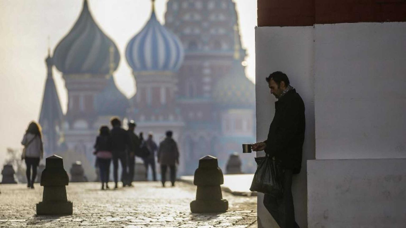 Crisi e licenziamenti: i conti in rosso di Mosca che pesano sulla guerra