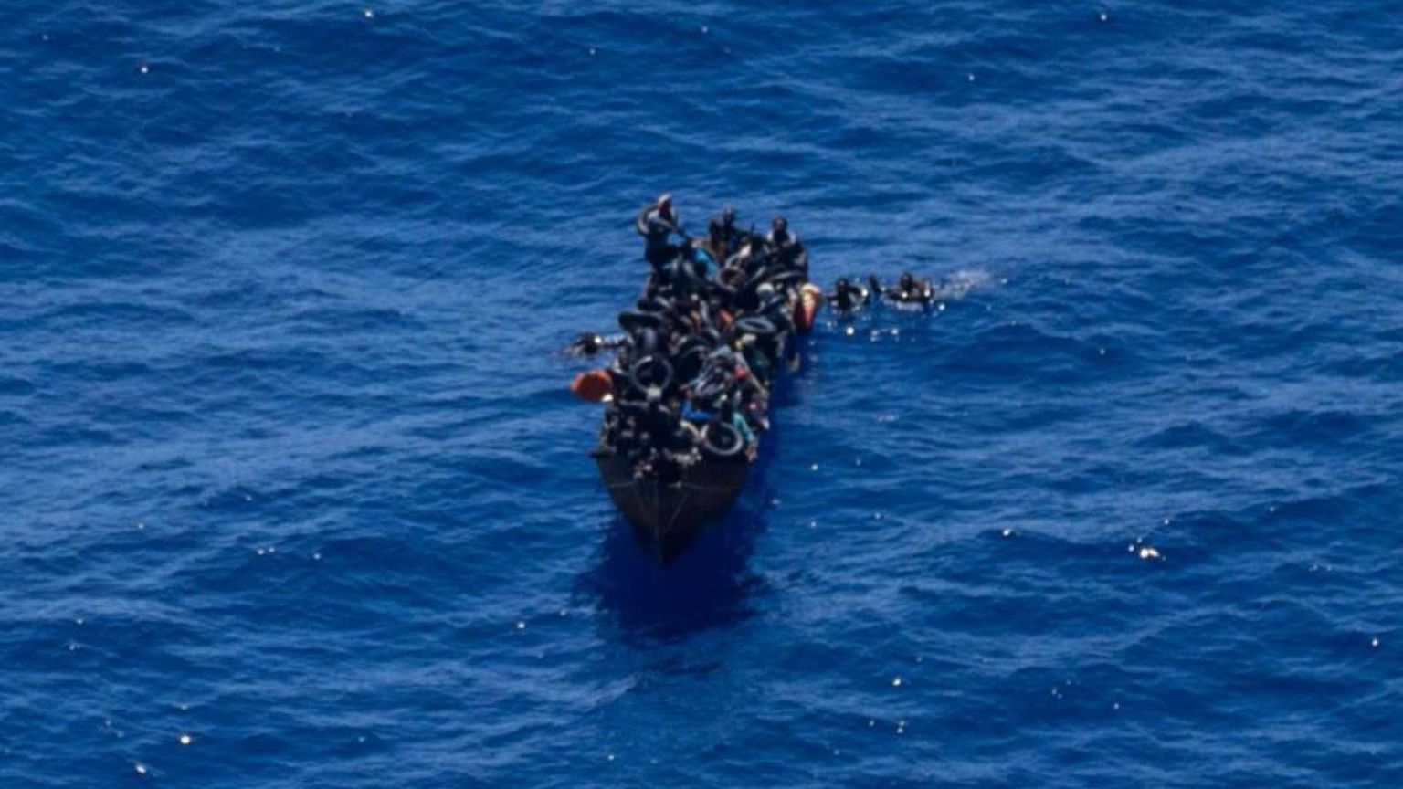 È morta la bimba rimasta in mare per 5 giorni senza cibo né acqua