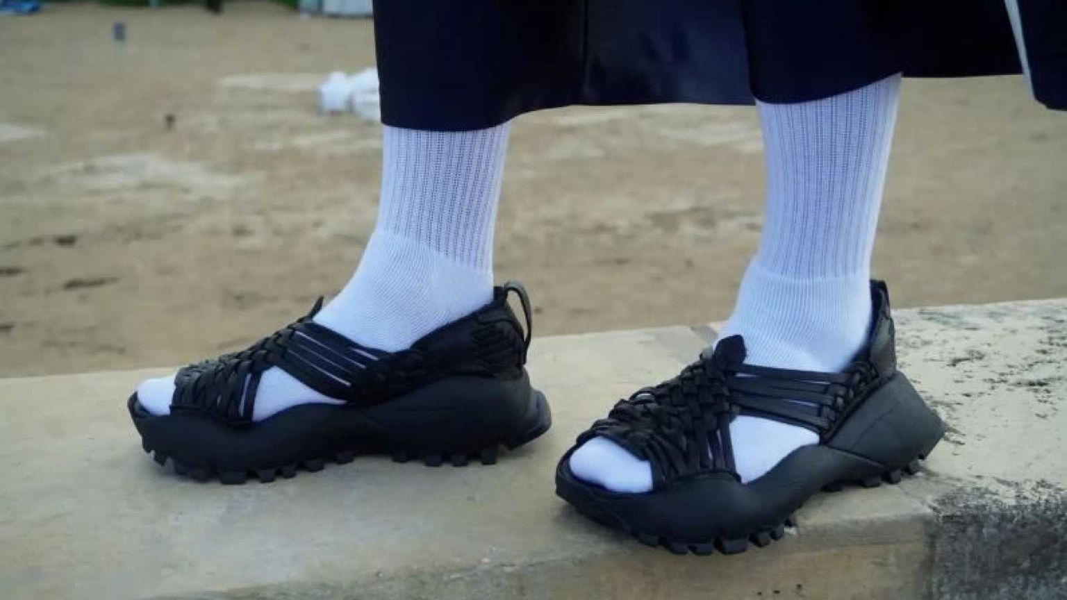 I brand ora “rubano” i capi tradizionali. E le comunità locali si infuriano