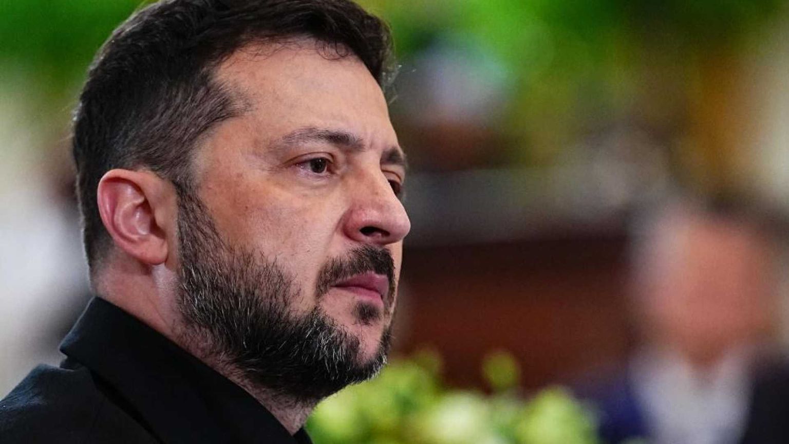 I consensi giù, il fronte del no alle concessioni: Zelensky è sempre più solo