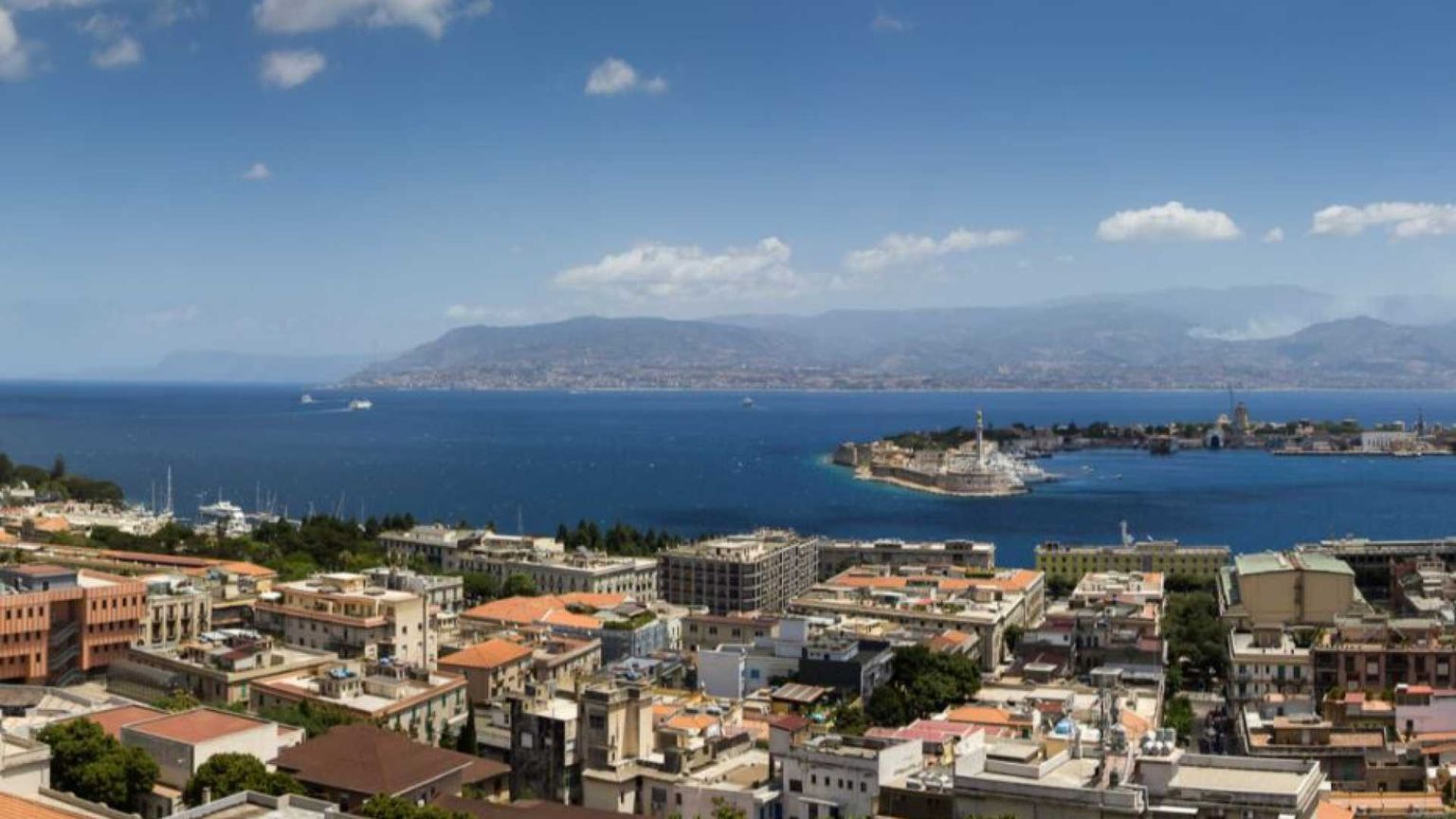 Gli “sfollati” calabresi dello Stretto: «Ci tolgono le case per il Ponte»