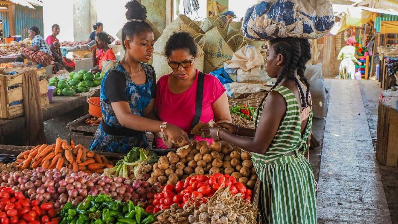 La lotta di Aisha e delle donne d'Africa per la terra che coltivano
