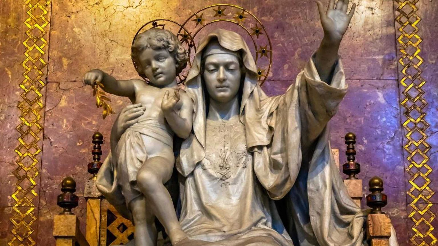 La teologa Albano: «Vi spiego perché invochiamo Maria e come ci protegge»