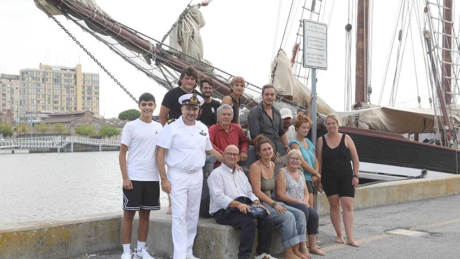 Approdano a Ravenna i giovani della Bel Espoir, la nave della pace