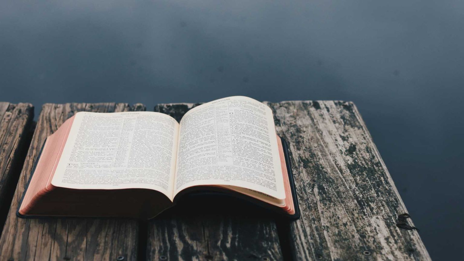 Leggere la Bibbia sine glossa. E sine smartphone