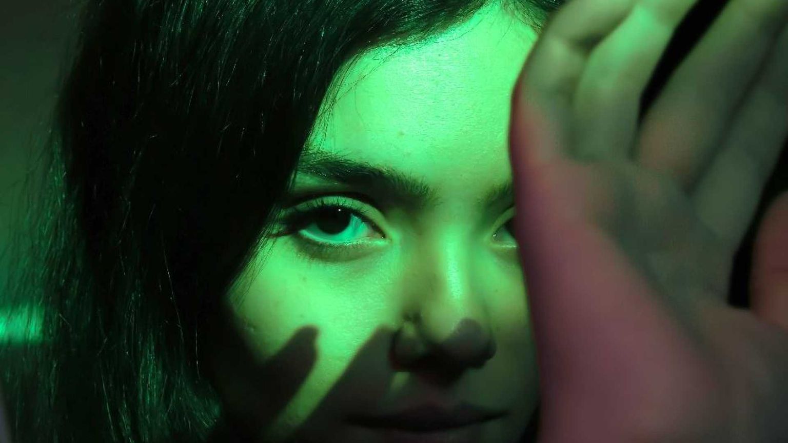 Foto e commenti sui bambini: su Telegram c'è un gruppo che non viene chiuso