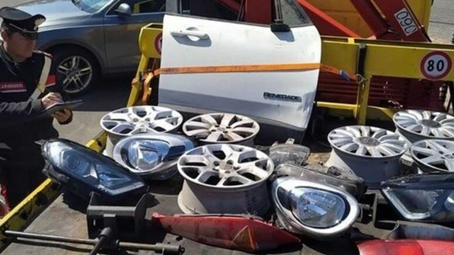 Fari, cerchi, paraurti: i pezzi pregiati dei "cannibali" delle auto