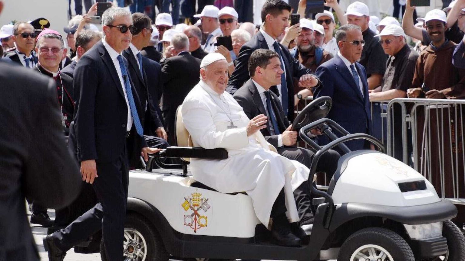 Un piano per uccidere papa Francesco? La polizia smentisce tutto