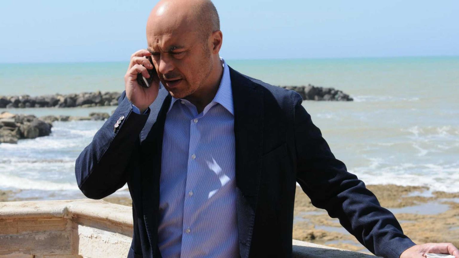 Camilleri a 100 anni dalla nascita vive (anche) nei cloni di Montalbano