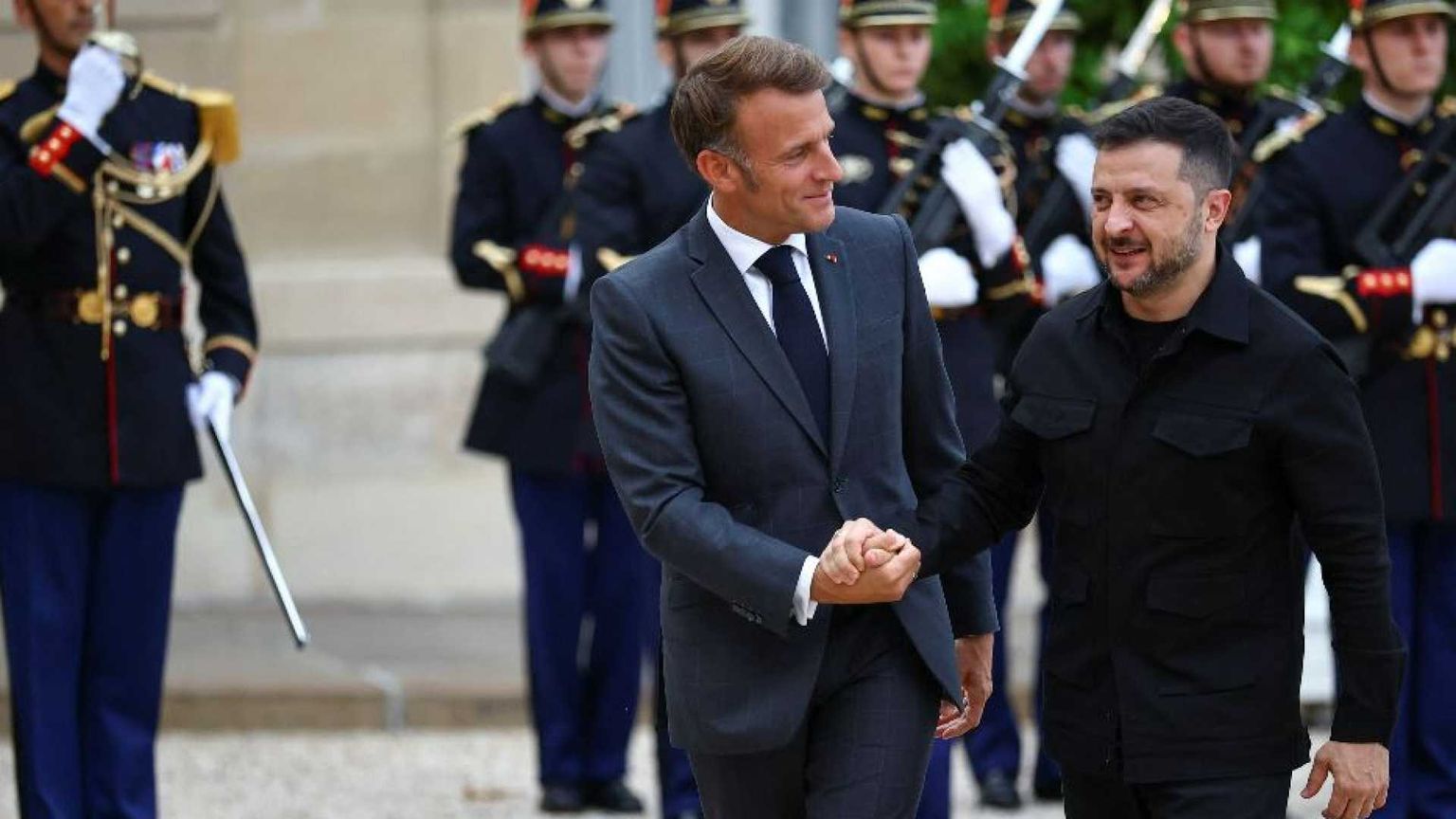 I “volenterosi” ci riprovano: vertice a Parigi (con Trump al telefono)