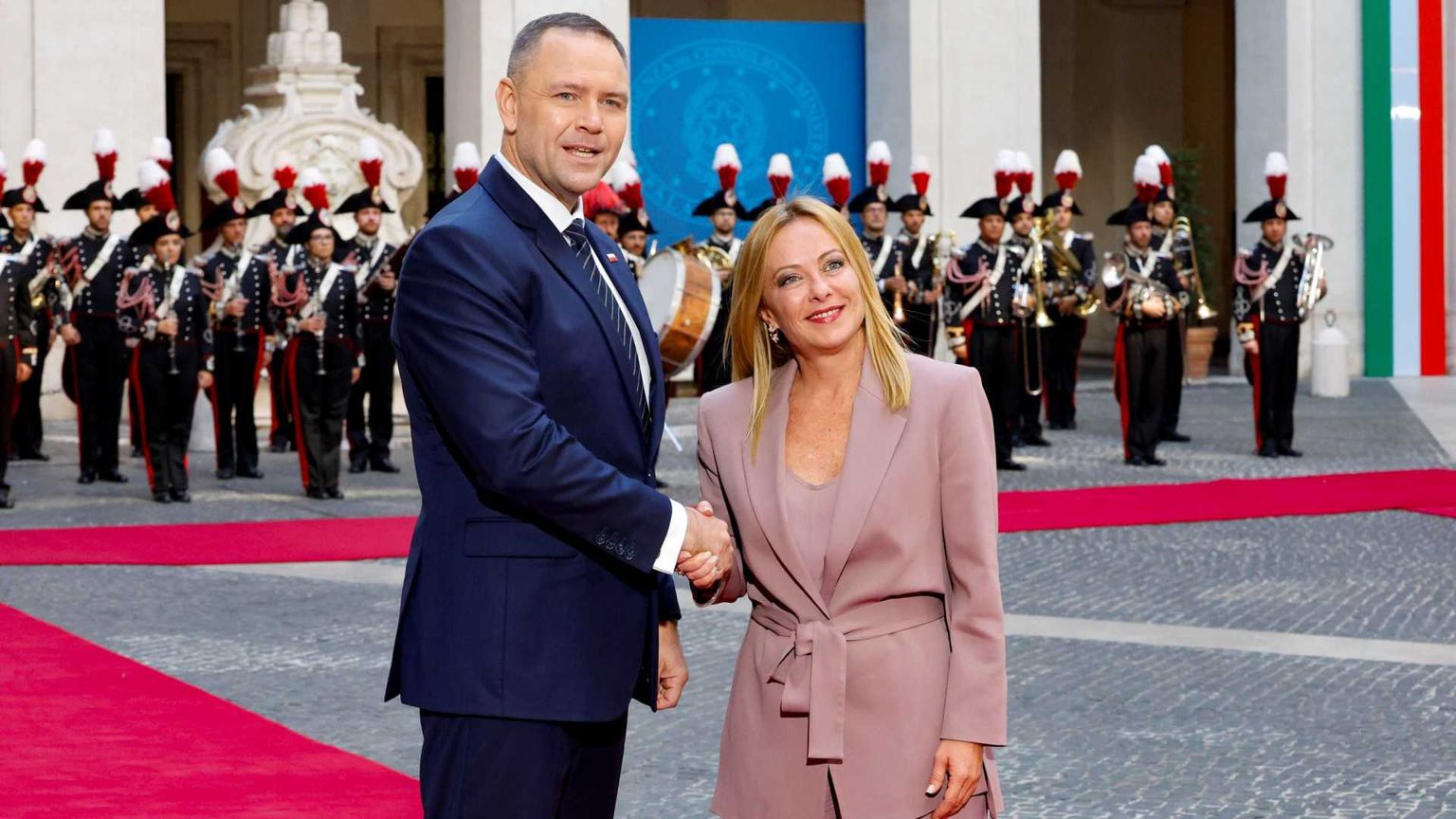 La linea dell'Italia: niente truppe sul campo, solo addestramento