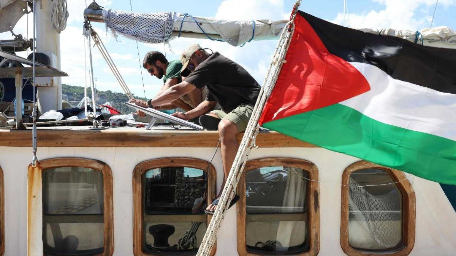 Meloni risponde all'appello di Schlein: «Tuteleremo gli italiani sulla Flotilla»