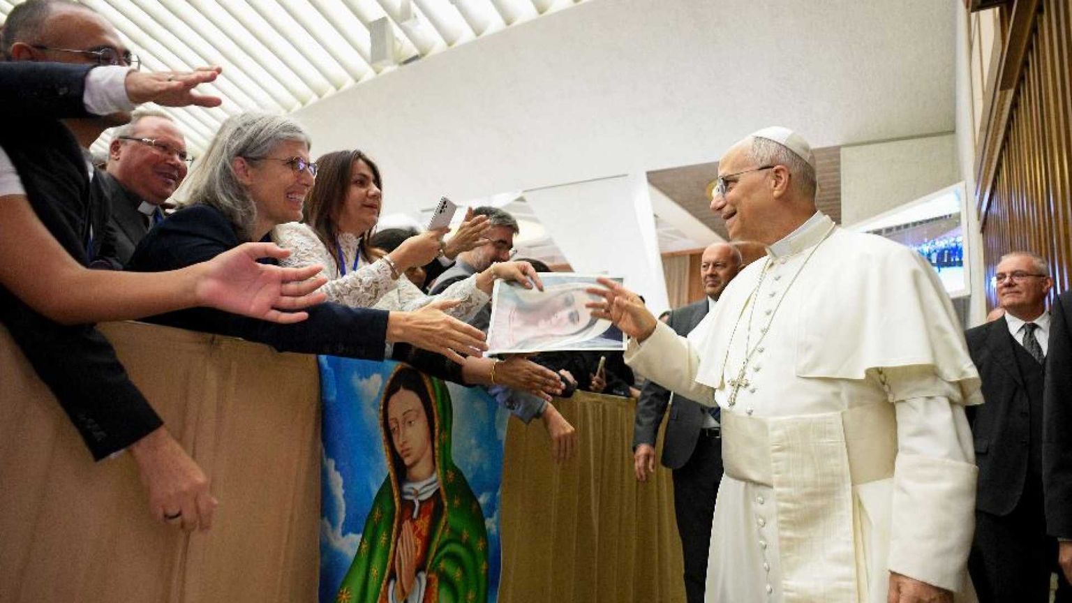 Leone XIV: Maria abbatte i muri e aiuta l’umanità a vivere in pace