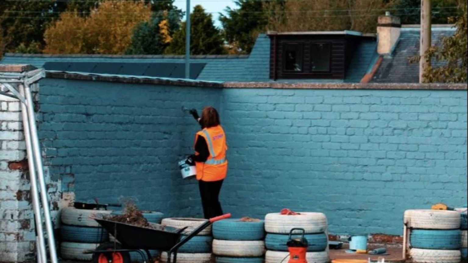 Come riciclare vernici sta ricostruendo lo spirito di comunità in Inghilterra