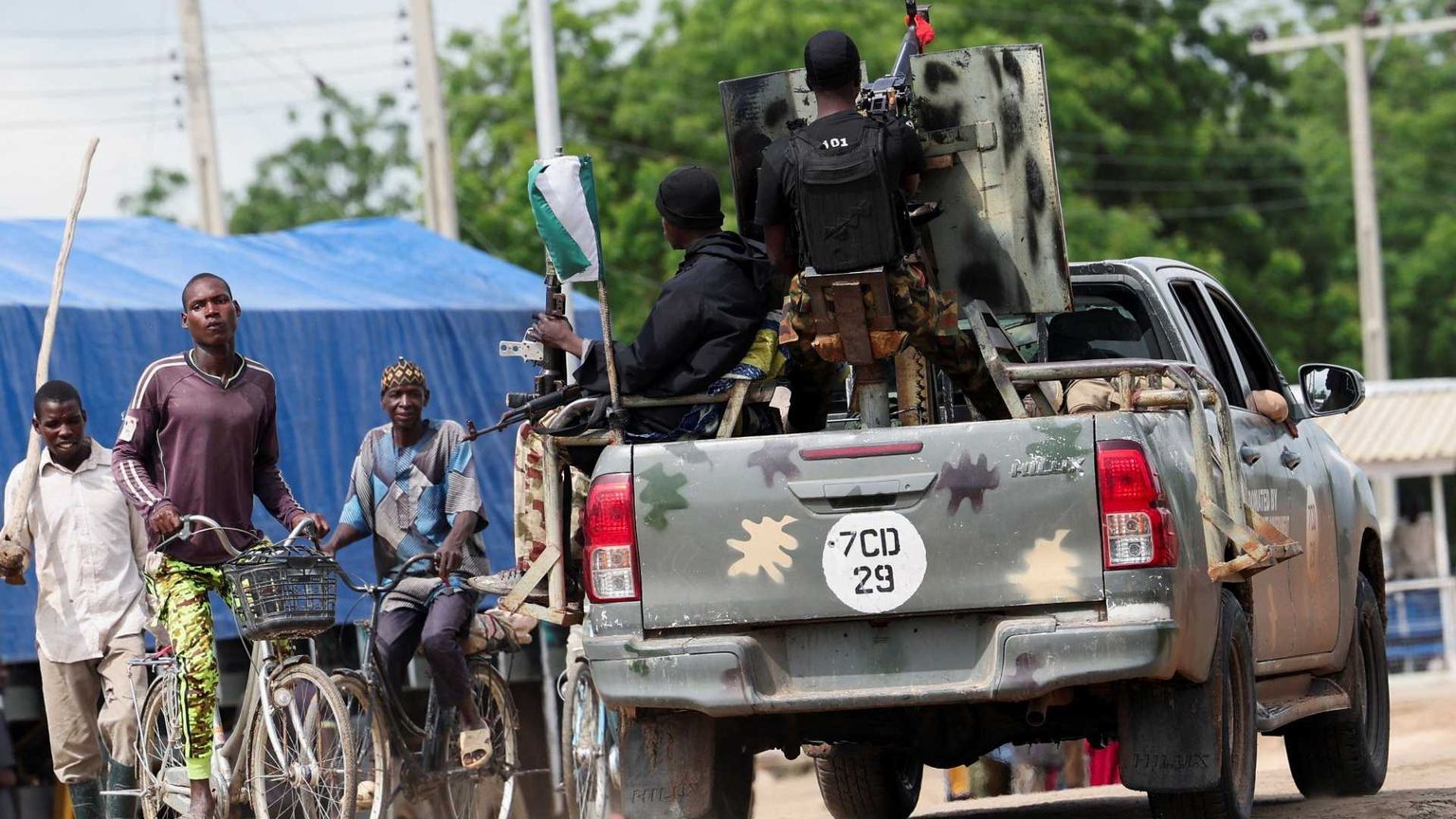 Raid nel nord-est, i jihadisti aprono il fuoco casa per casa: 55 i morti