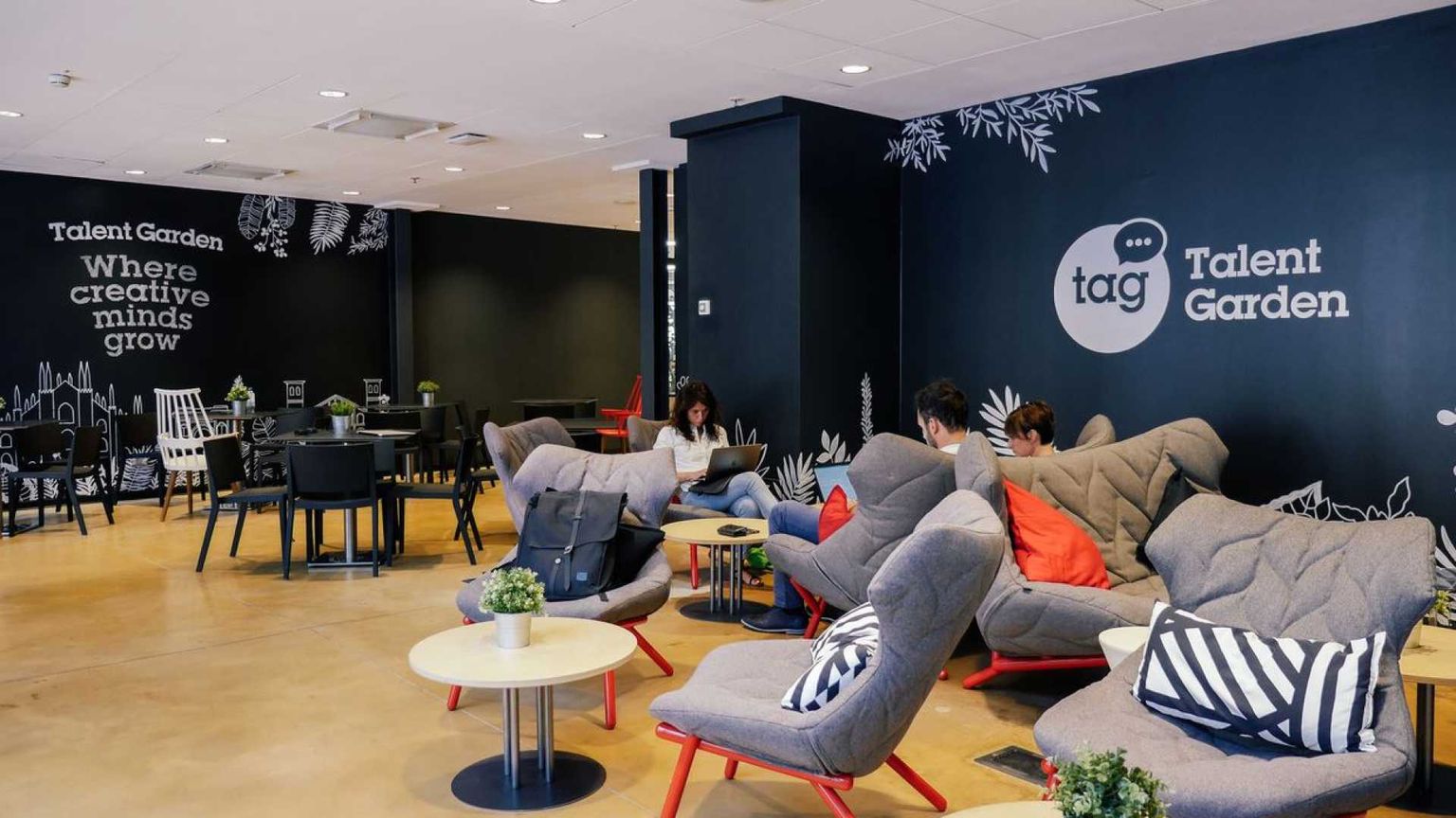 Otto corsi per formare professionisti nell'intelligenza artificiale