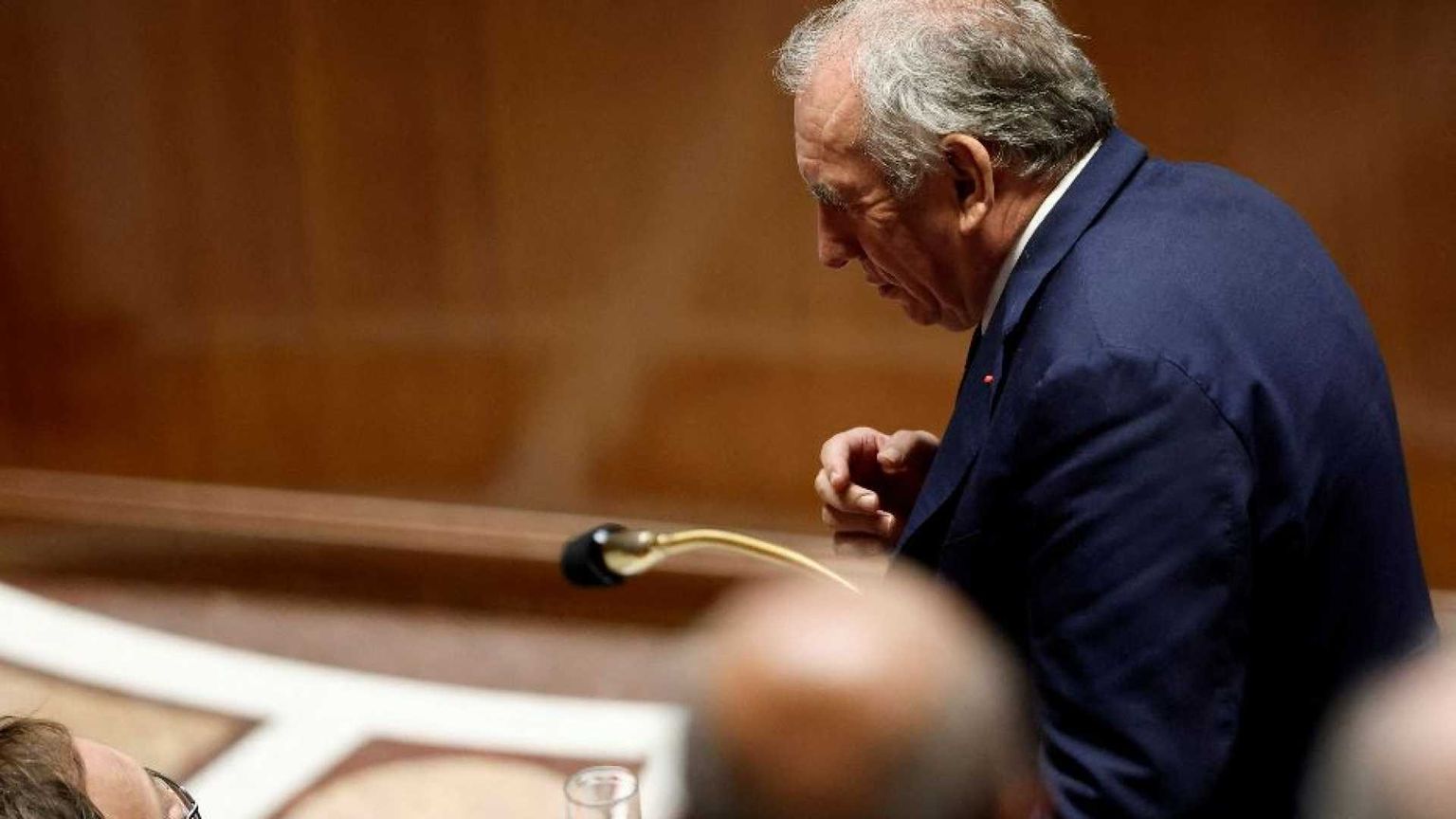 Tutti o quasi contro Bayrou: la Francia è di nuovo in piena crisi di governo