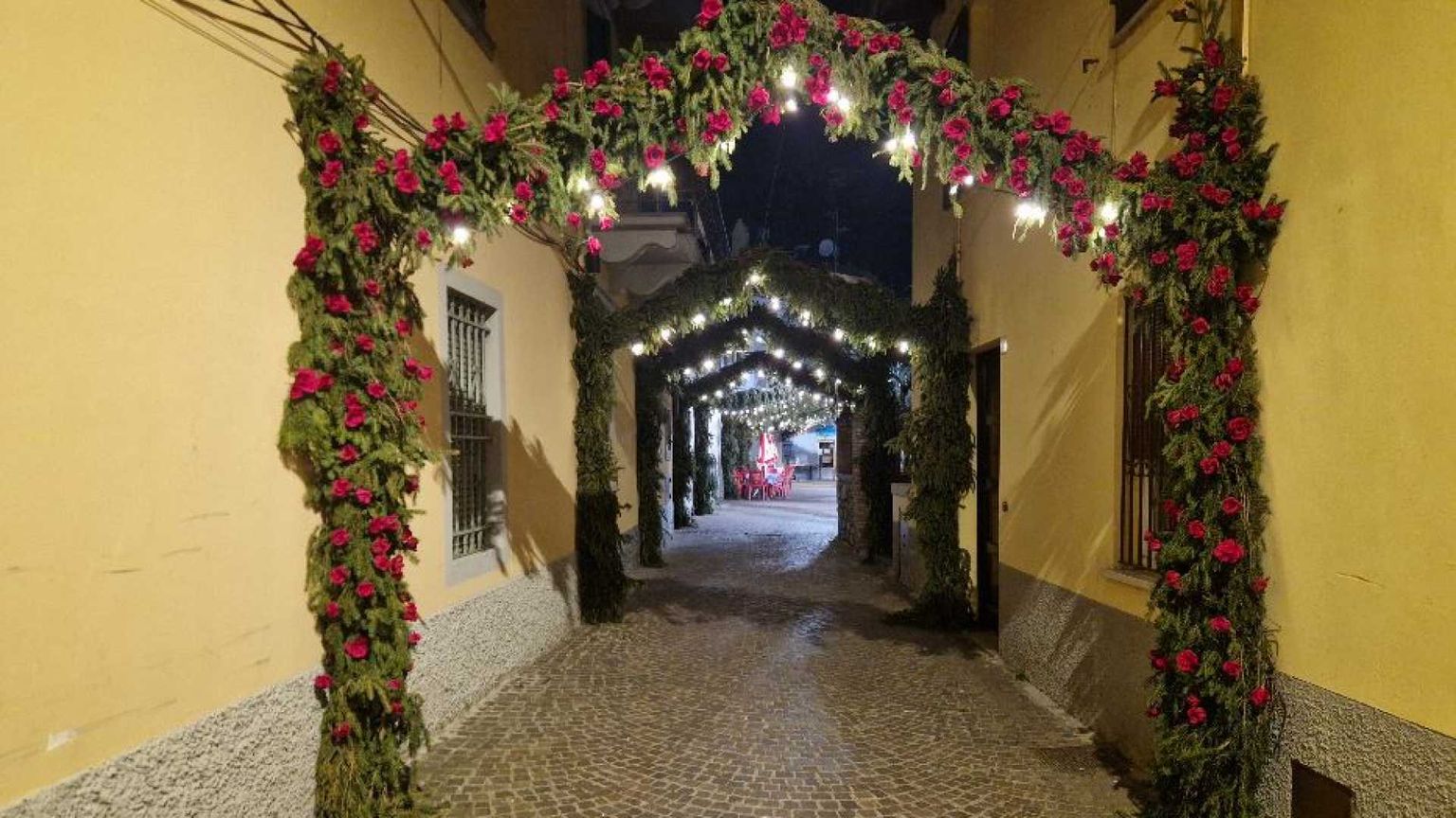 Monte Isola si ammanta di fiori per celebrare la Santa Croce