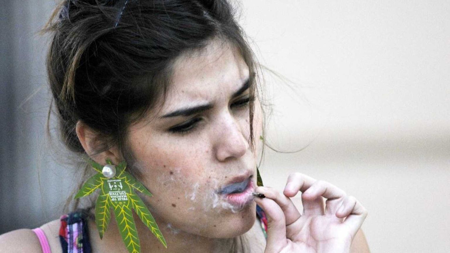 Aborti e infertilità: il prezzo più alto della cannabis lo pagano le donne