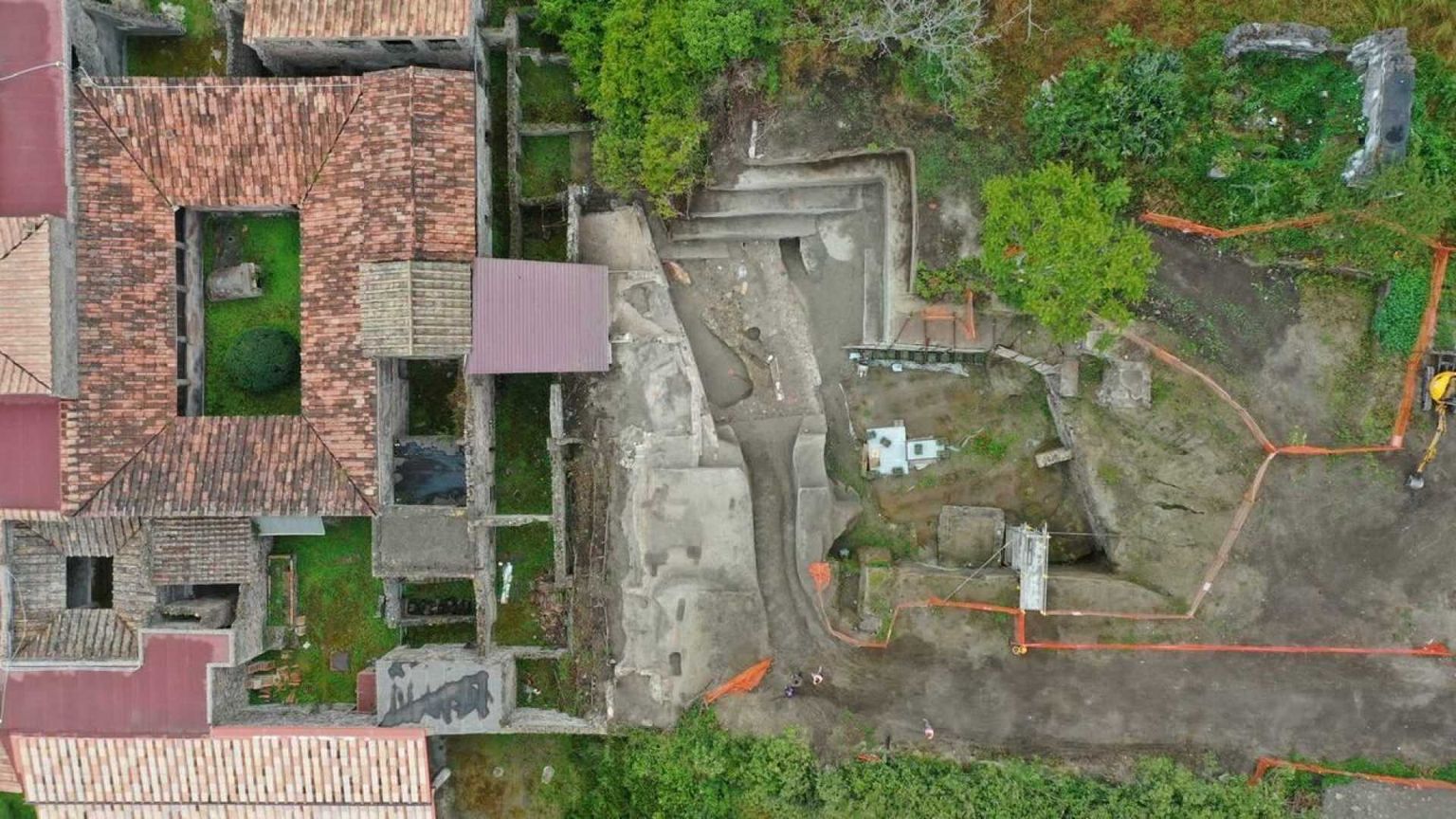 Pompei, riemergono nella Villa dei Misteri i graffiti dell’attesa