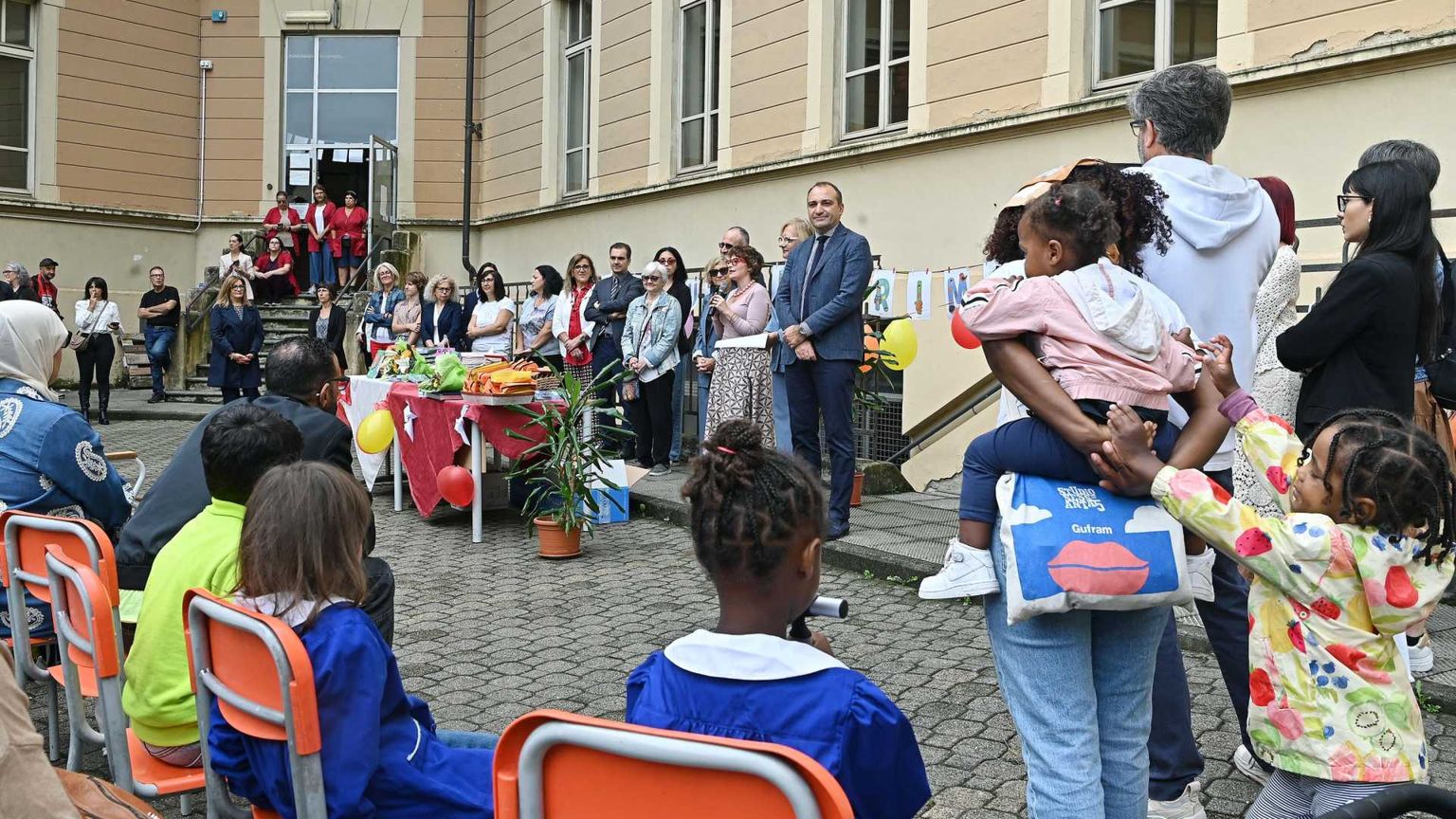 Il minuto di silenzio per Gaza è il primo caso del nuovo anno scolastico